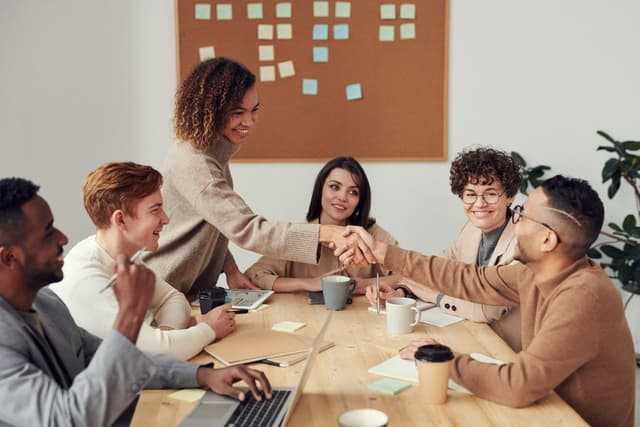 Virtual assistant onboarding session over video call